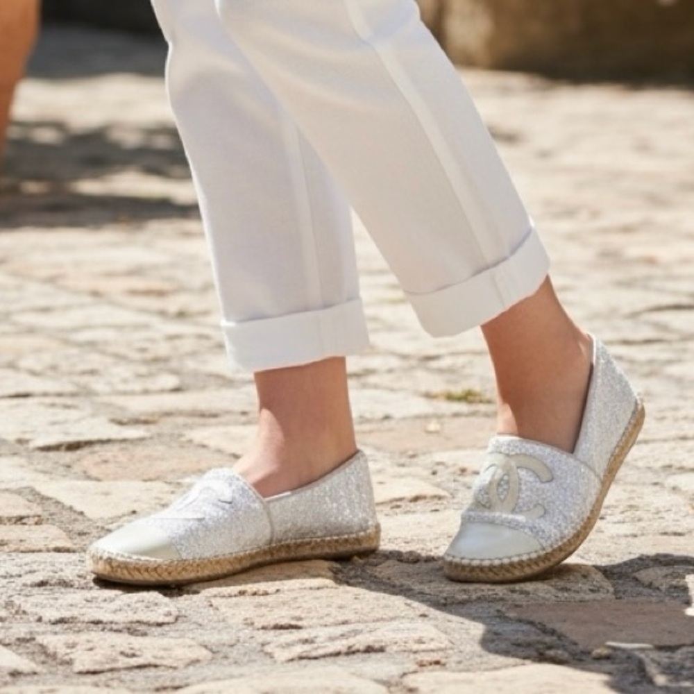 Authentic CHANEL White Sequin Espadrilles with Patent Leather Toe and C’s - Picture 5 of 6